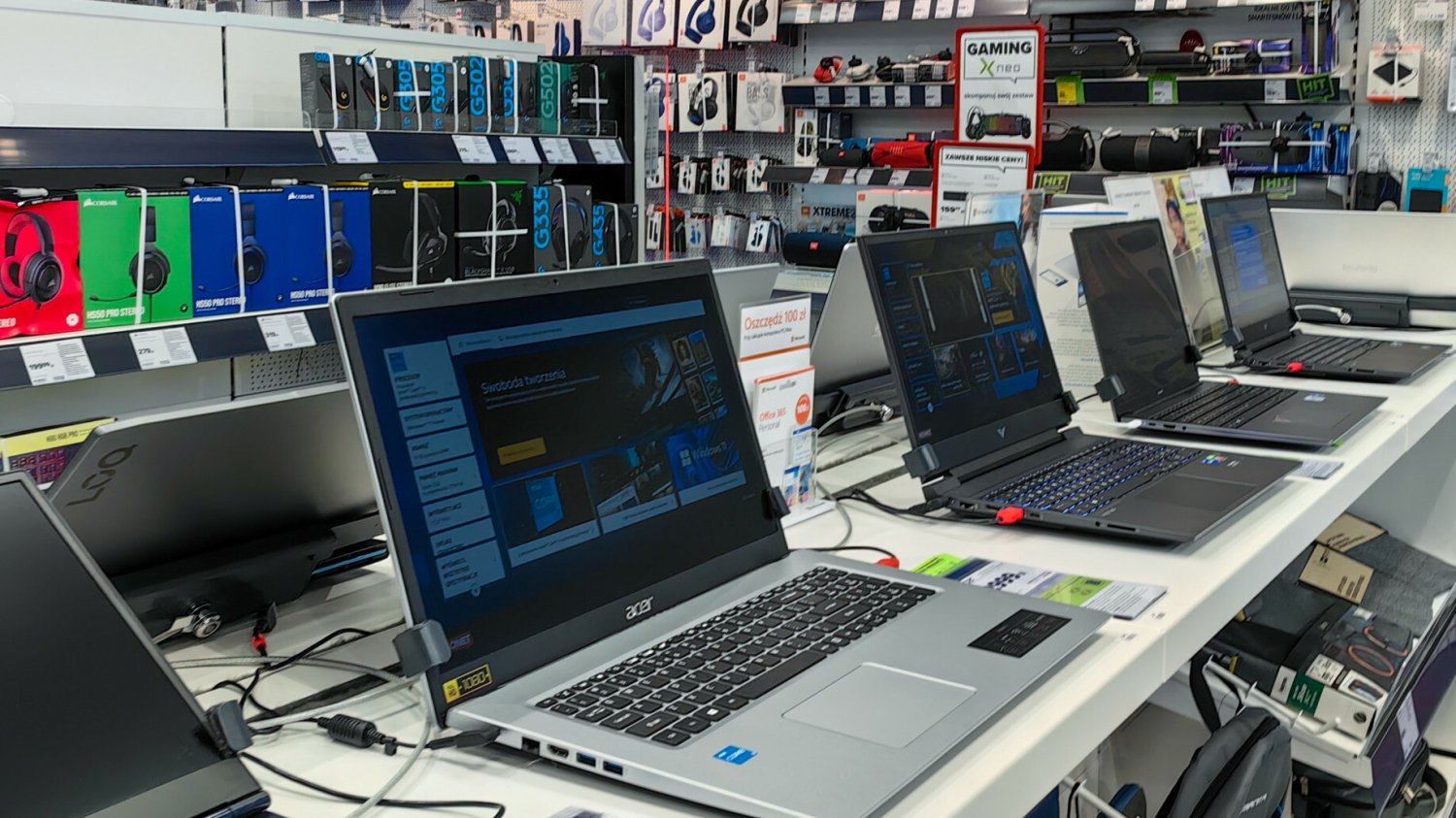 Rabaty kilkaset złotych na laptopy w x-kom. Co można kupić taniej? Promocja na laptopy w x-kom. Można dostać kilkaset złotych rabatu