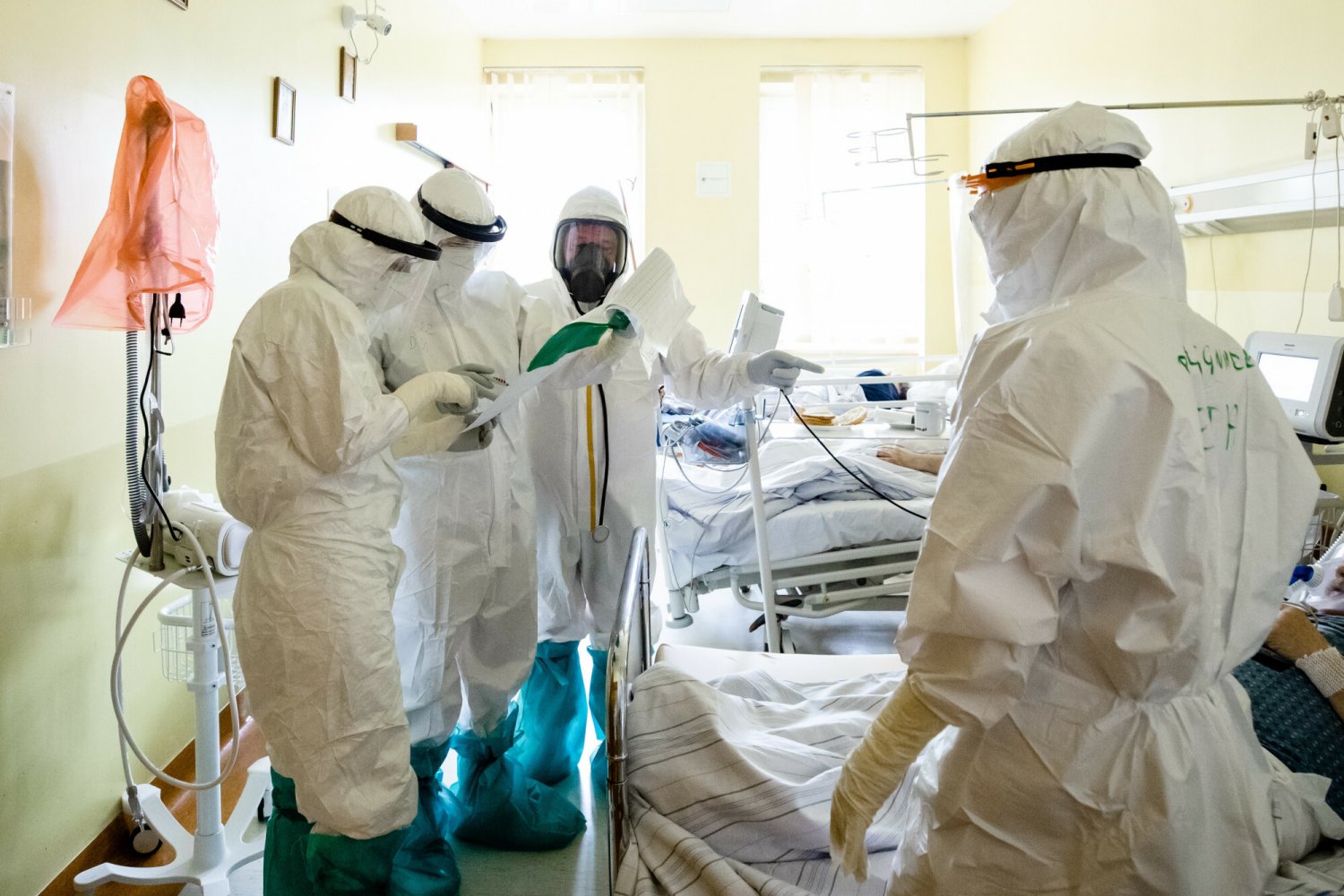 O ponad 500 zgonach z powodu COVID-19 poinformowało Ministerstwo Zdrowia w komunikacie 21 grudnia.