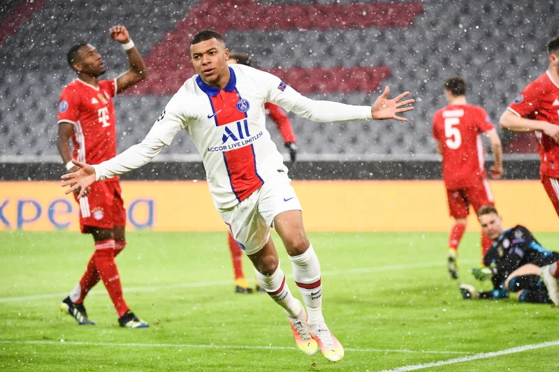 Kapitany pojedynek rozegrali w środę piłkarze Bayernu z PSG w Lidze Mistrzów