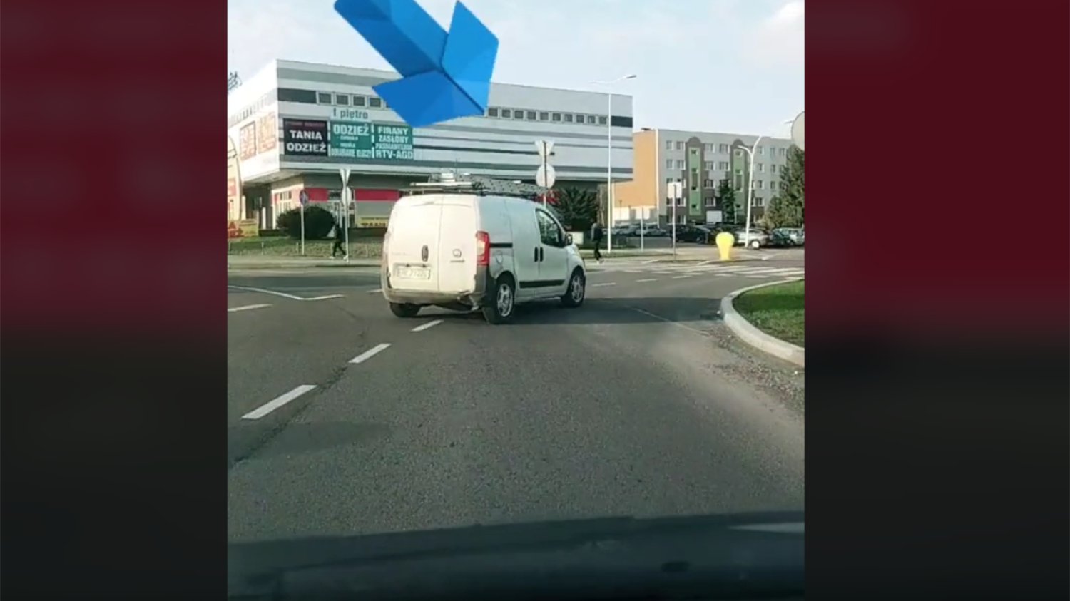 Zjazd z ronda lewym pasem. Kto ma pierwszeństwo? Zjazd z ronda lewym pasem. Dla wielu to problem: kto ma pierwszeństwo?