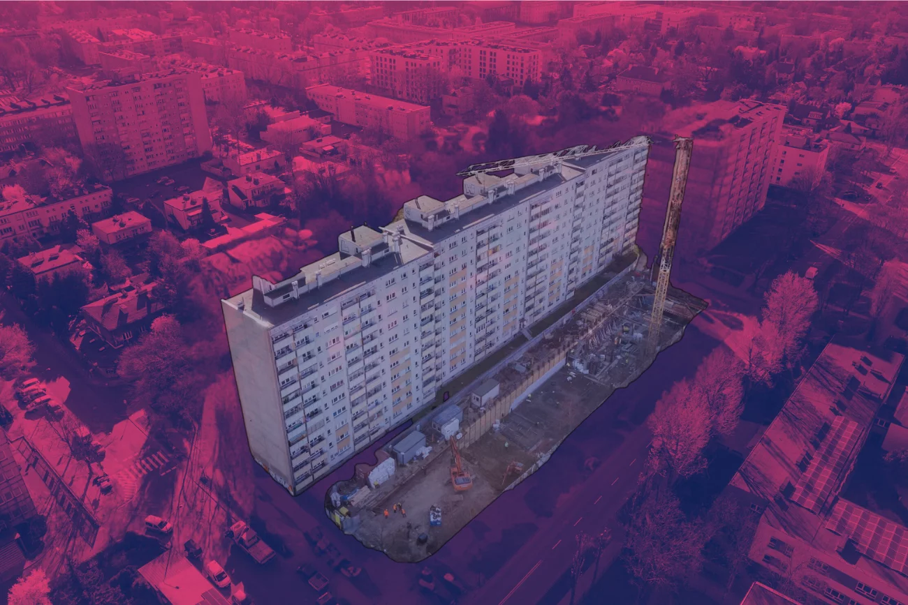 3,5 kroku od balkonu do placu budowy, mieszkańcom puszczają nerwy. "Kto na to pozwolił?" Oburzenie na Woli w Warszawie. Deweloper buduje pod oknami starego bloku