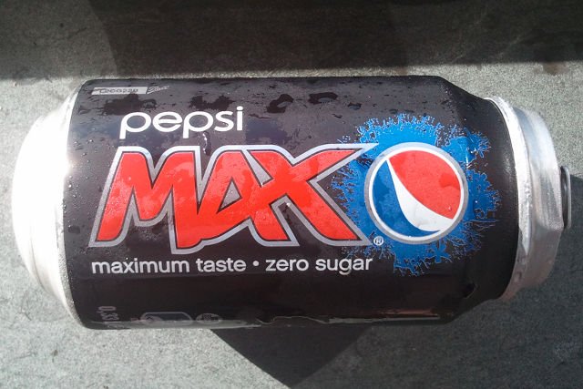 W Szwecji niektóre puszki Pepsi Max napełniono napojem alkoholowym