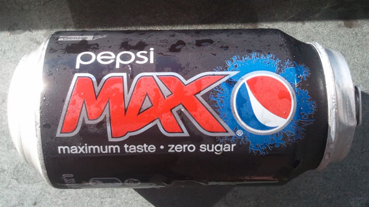 W Szwecji niektóre puszki Pepsi Max napełniono napojem alkoholowym