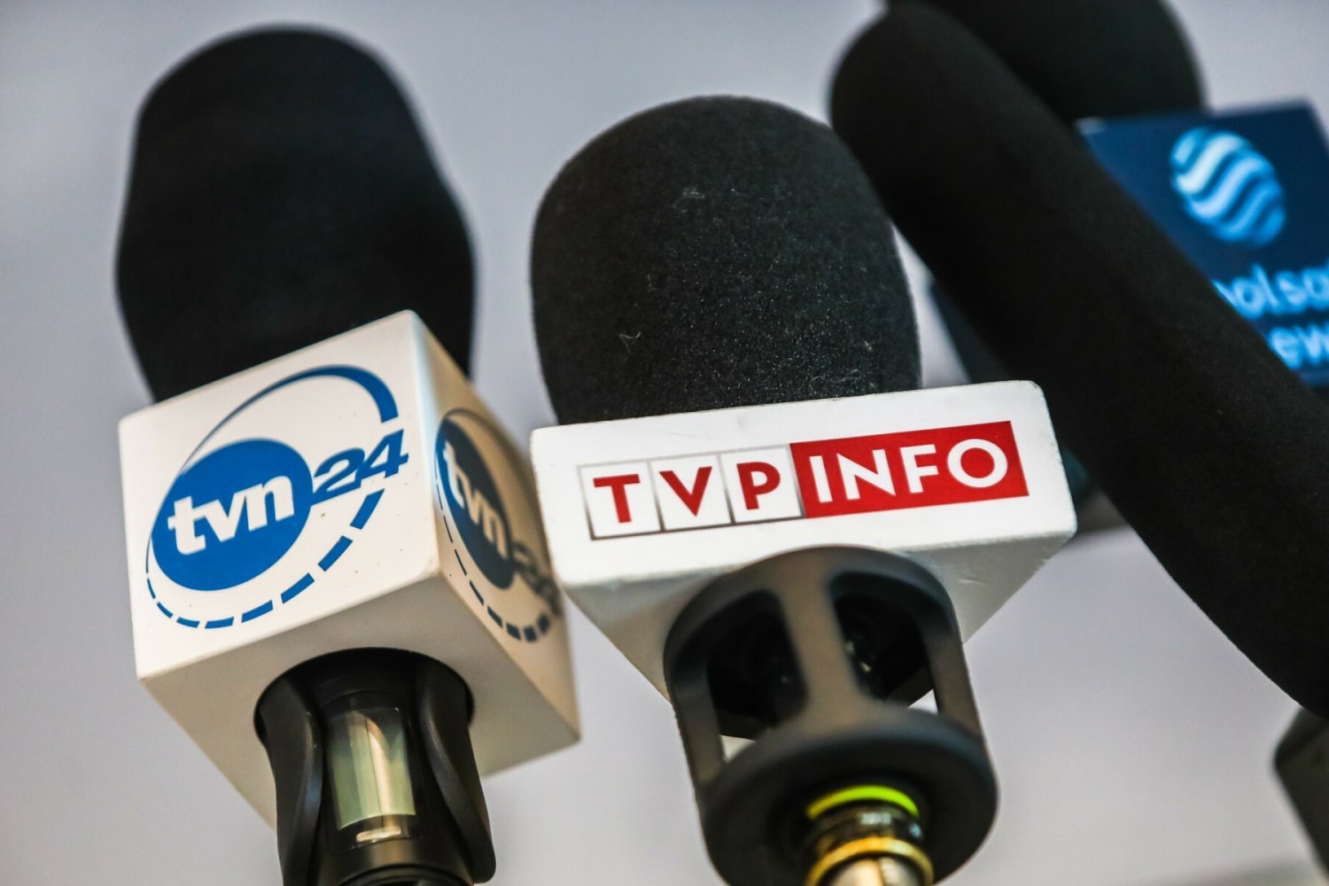 TVN 24 przerywa konferencję PiS.