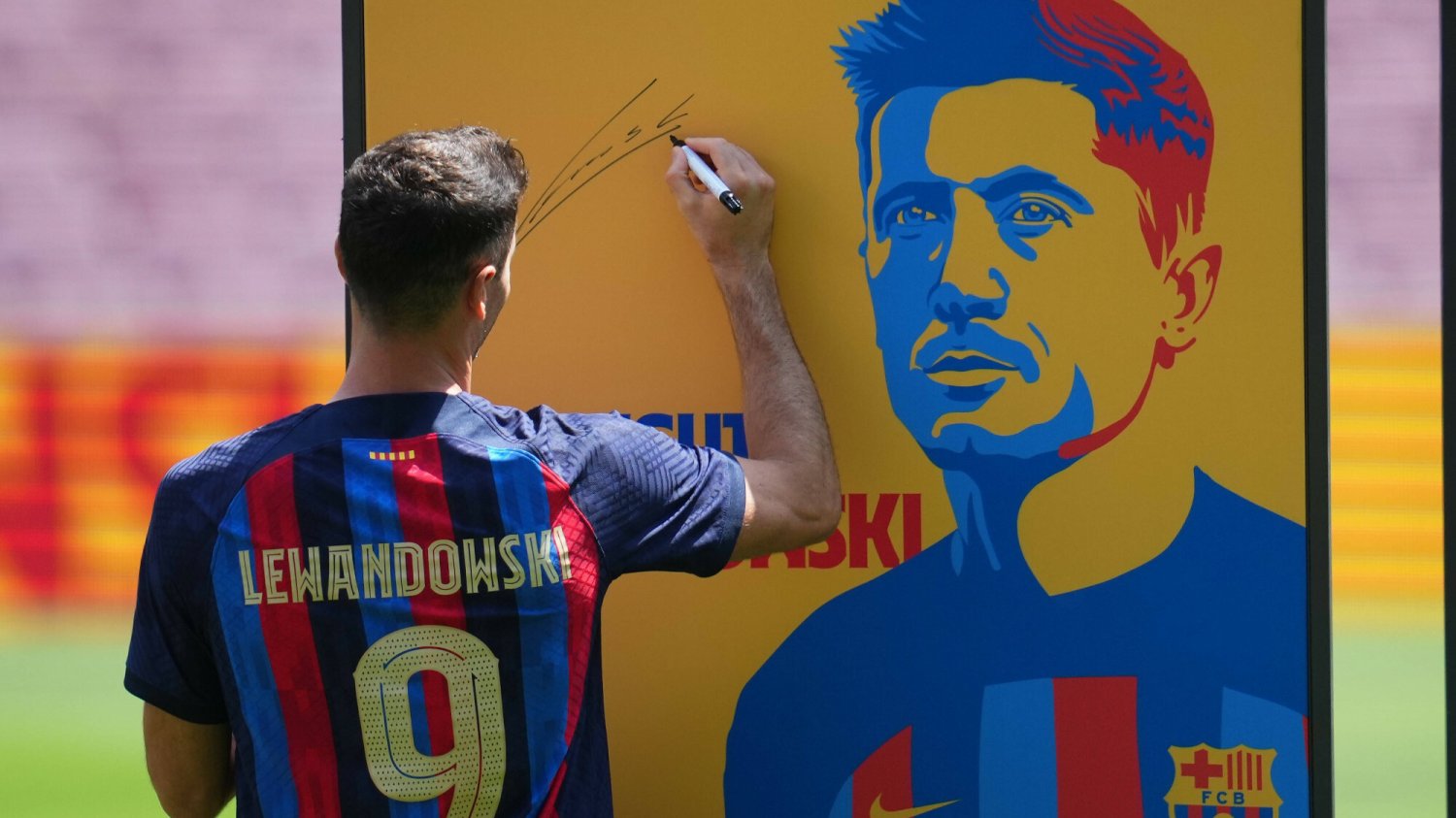 Robert Lewandowski z numerem "9" w FC Barcelona. Zdecydowały władze klubu