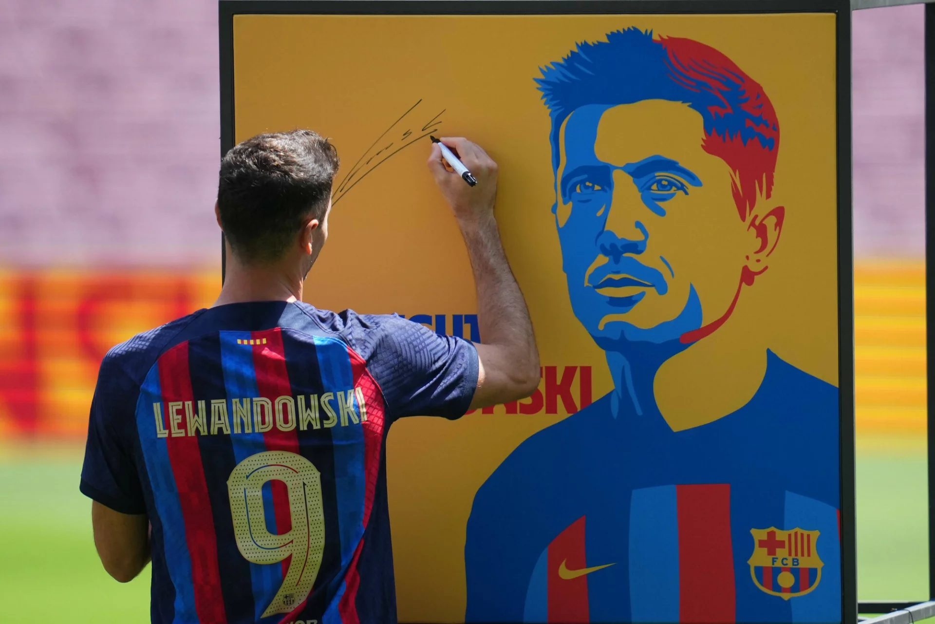 Robert Lewandowski z numerem "9" w FC Barcelona. Zdecydowały władze klubu