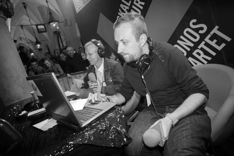 Piotr Baron i Michał Nogaś podczas wyjazdowego wydania Listy Przebojów na Rynku Głównym w Krakowie.