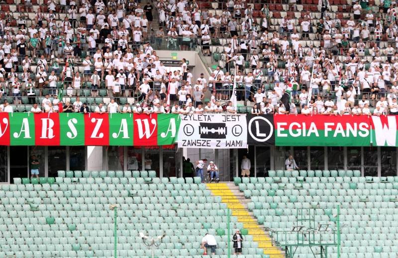 Kiedy kibice wrócą na trybuny? Konferencja Morawieckiego i Niedzielskiego.