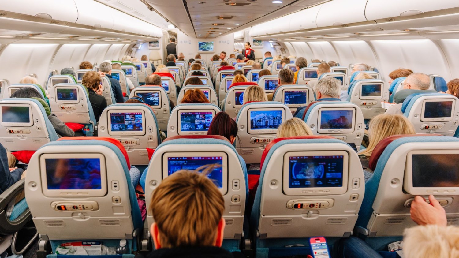 Jet lag to nie tylko problemy ze snem Eating jet lag to konsekwencja długich lotów o której nikt nie mówi