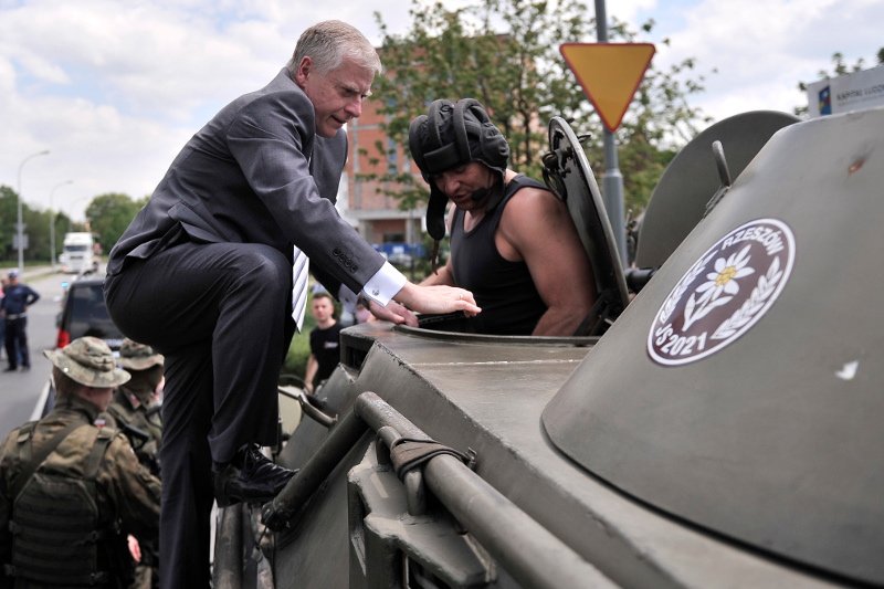 Senator Aleksander Bobko nie lubi wojskowej dyscypliny i często ma inne zdanie niż klub PiS.
