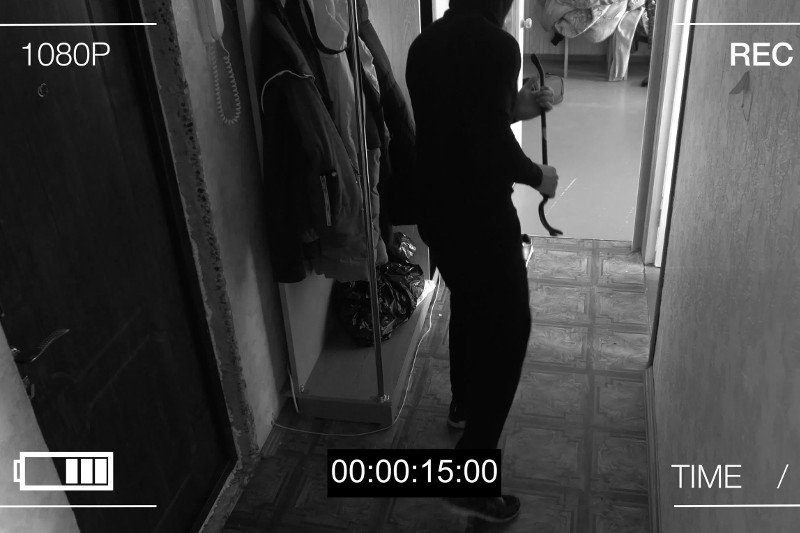 Wakacyjna obróbka mieszkań. Nawet nie wiesz, jak serdecznie zapraszasz złodzieja do siebie, gdy jesteś na urlopie.