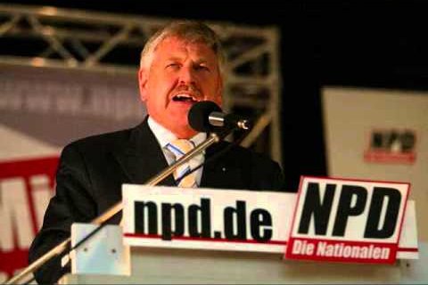 Niemiecki europoseł Udo Voigt, który broni polskiego rządu, ma neonazistowskie poglądy.