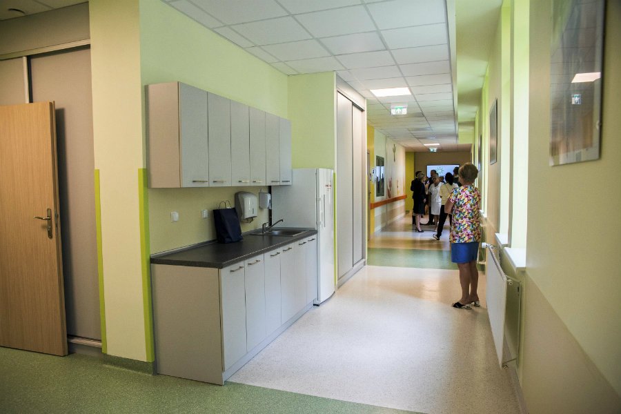 Dzieci z podejrzeniem zakażenia koronawirusem przewieziono do szpitala w Krakowie.