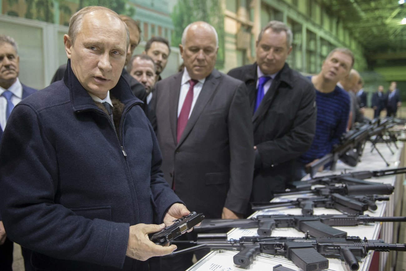 Dmitrij Pieskow w wywiadzie dla stacji telewizyjnej PBS stwierdził, że Rosja użyje broni jądrowej tylko w przypadku "zagrożenia dla istnienia państwa".