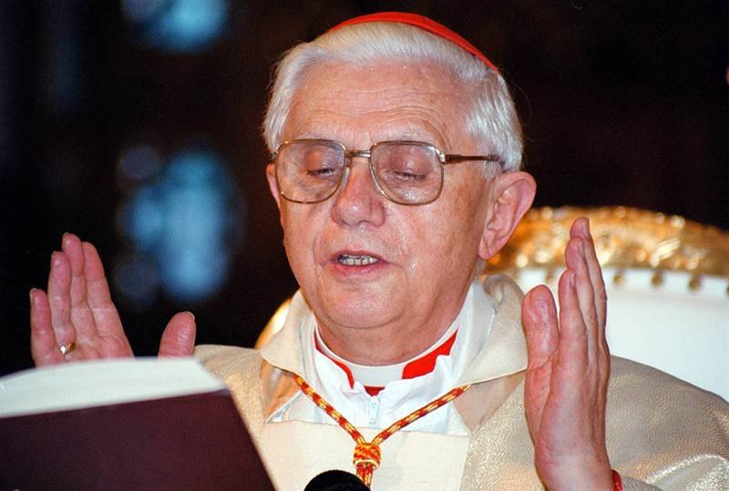 Joseph Ratzinger, zanim został papieżem,  w Radomiu podczas ingresu biskupiego ks. Zygmunta Zimowoskiego