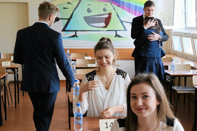 Co czeka maturzystów? MEN chce przedłużyć czas nauki w liceum i odejść od testowych egzaminów.