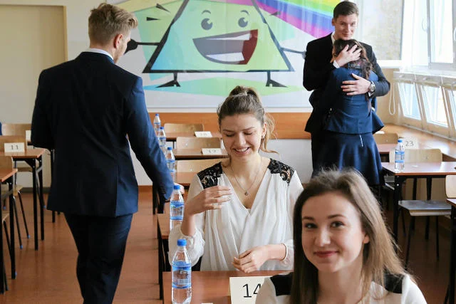 Co czeka maturzystów? MEN chce przedłużyć czas nauki w liceum i odejść od testowych egzaminów.