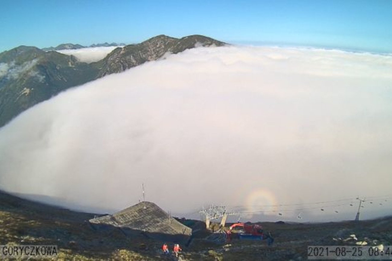 Widmo Brockenu w górach. Zjawisko zarejestrowała kamera TOPR