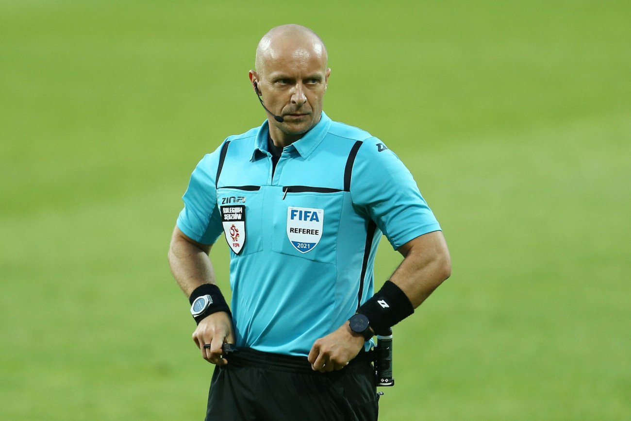 Szymon Marciniak znalazł się wśród powołanych arbitrów na tegoroczny mundial w Katarze.
