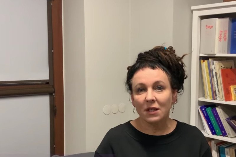 Olga Tokarczuk zaprasza na demonstracje w obronie sędziów.