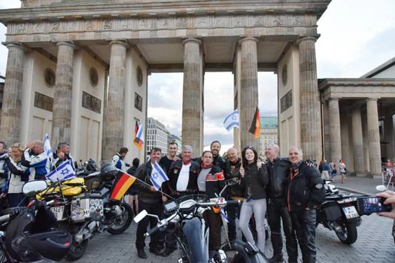 Podczas igrzysk w Berlinie – flagi niemieckie i izraelskie