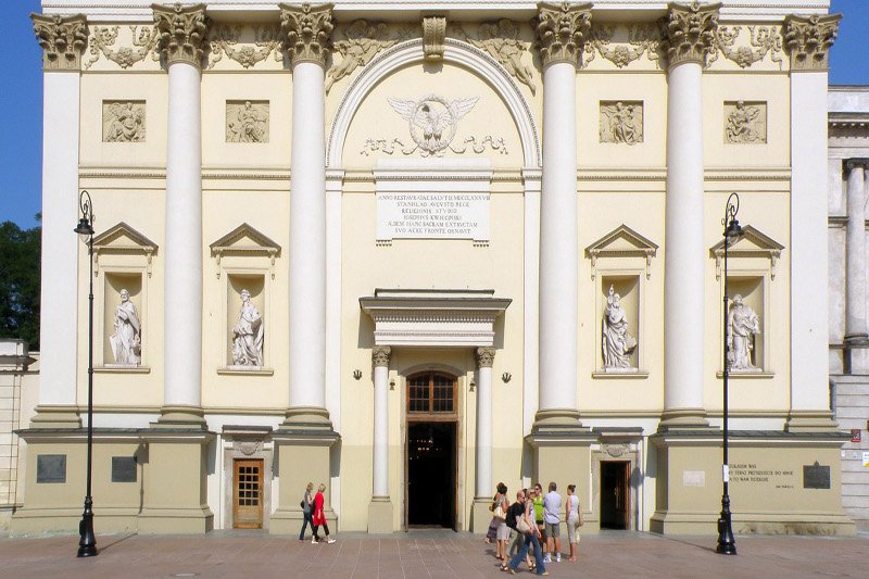 Kościół św. Anny na Krakowskim Przedmieściu w Warszawie. Tu zaprotestowano przeciwko reformie sądów według PiS.