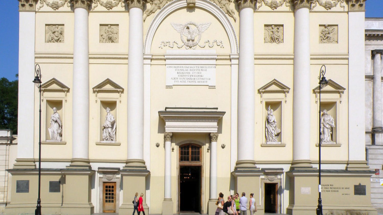 Kościół św. Anny na Krakowskim Przedmieściu w Warszawie. Tu zaprotestowano przeciwko reformie sądów według PiS.