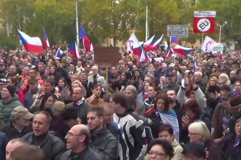 Praga, protesty przeciwko przyjmowaniu uchodźców.