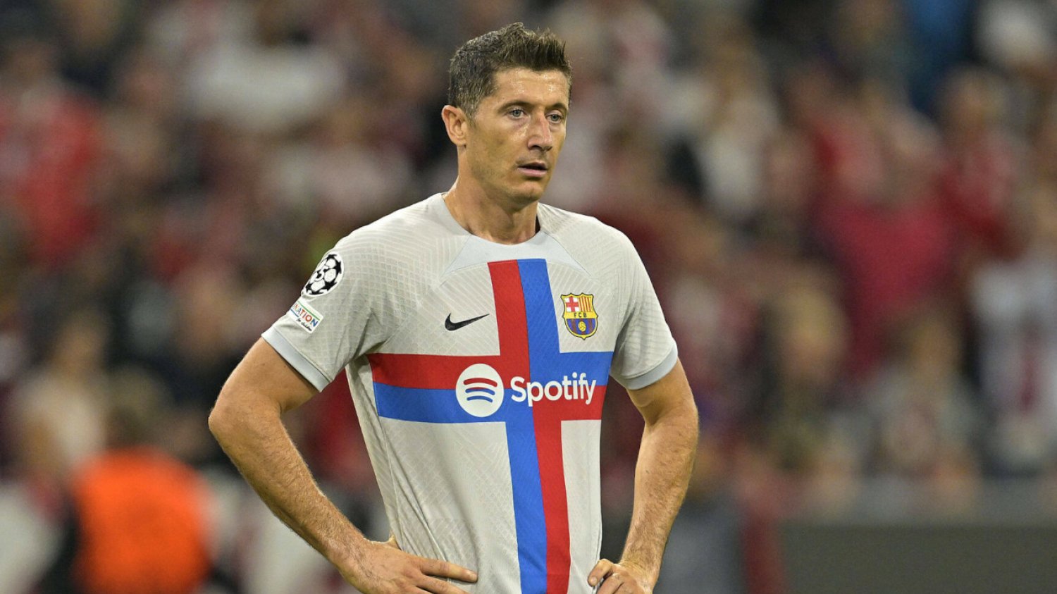 Robert Lewandowski nie zaliczył udanego powrotu do Monachium. Jego FC Barcelona przegrała z Bayernem 0:2.