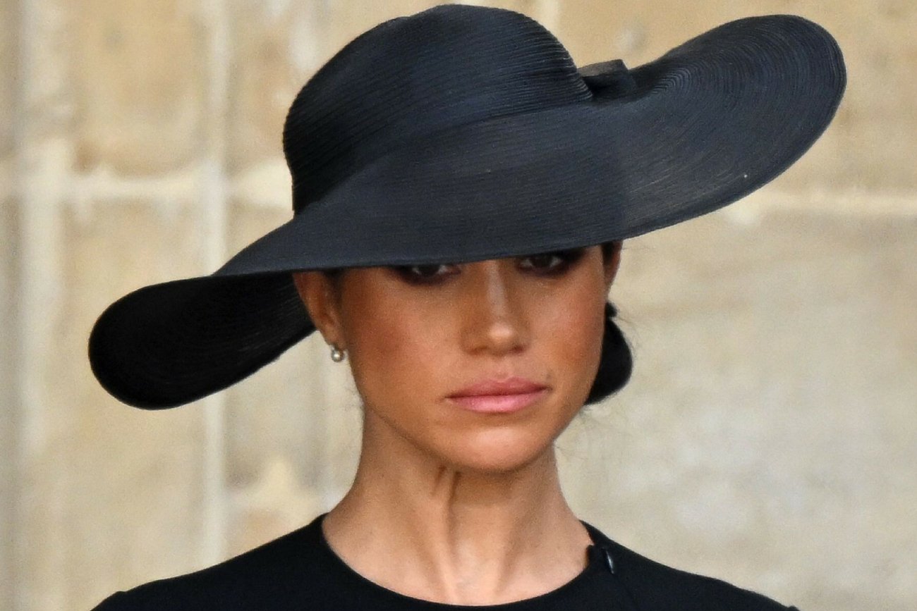 Meghan nie czuła się komfortowo na pogrzebie. Zauważono jedną rzecz
