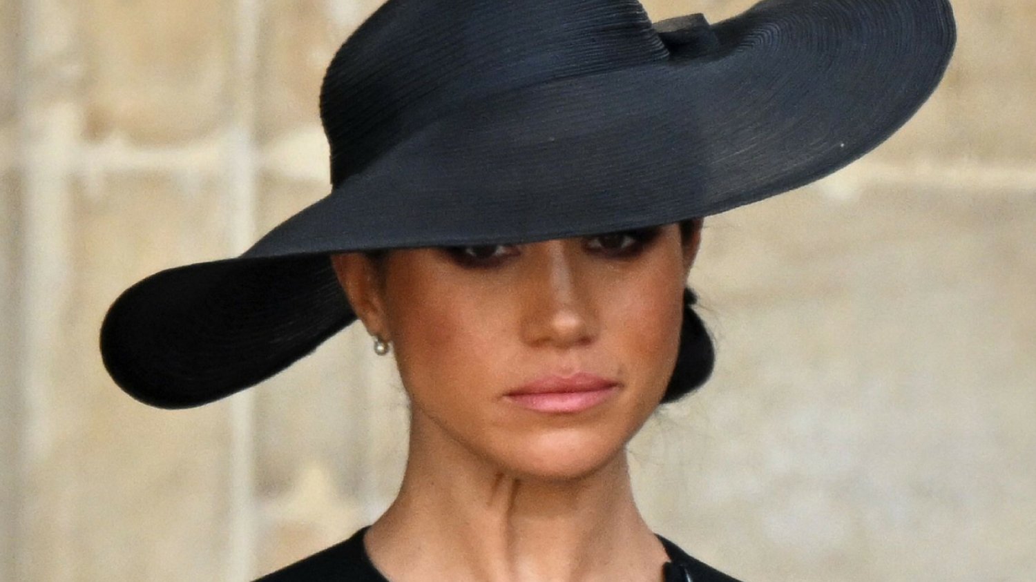 Meghan nie czuła się komfortowo na pogrzebie. Zauważono jedną rzecz
