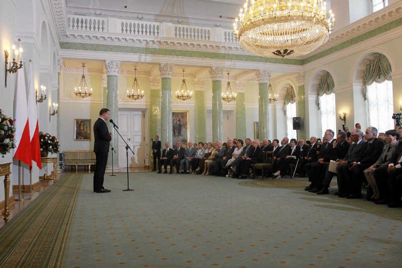 Po zaprzysiężeniu Andrzeja Dudy w Pałacu Prezydenckim uruchomiono wielką miotłę.