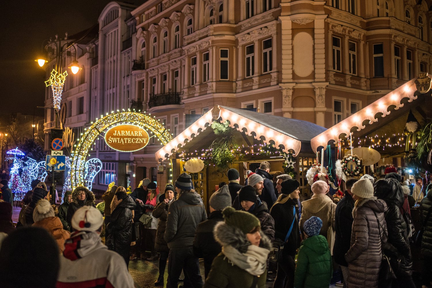 Jakie będą obostrzenia ws. epidemii koronawirusa SARS-CoV-2 i COVID-19 na święta Bożego Narodzenia.