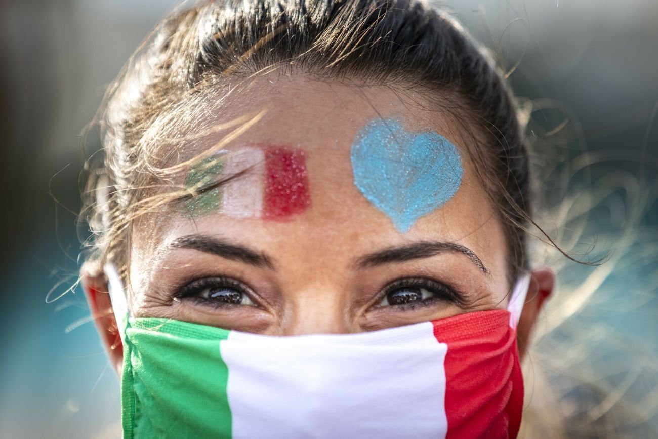 Włoska fana po meczu z Turcją, kraj opanowała euforia po meczu Euro 2020