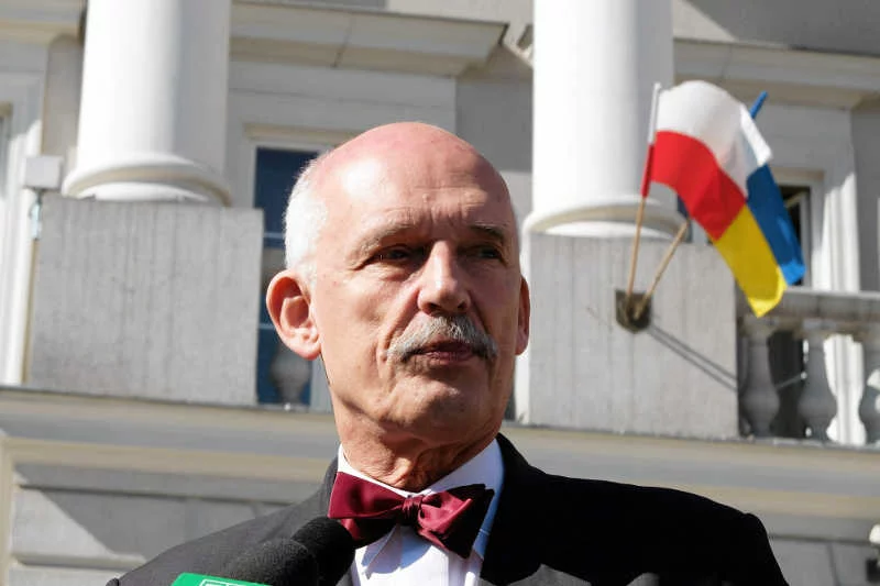 Janusz Korwin-Mikke rzuca oskarżeniami na prawo i lewo.