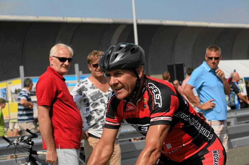 Ryszard Szurkowski wymaga pomocy.