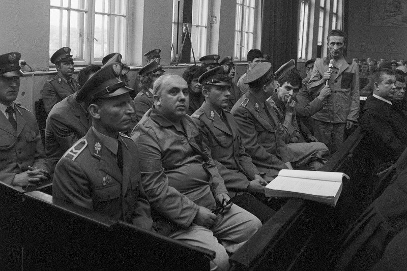 Katowice, 03.1975. Proces Zdzisława Marchwickiego - Wampira z Zagłębia. Na zdjęciu brat Zdzisława Marchwickiego , Jan Marchwicki (2L), Józef Klimczak (5L), Zdzisław Marchwicki (stoi).