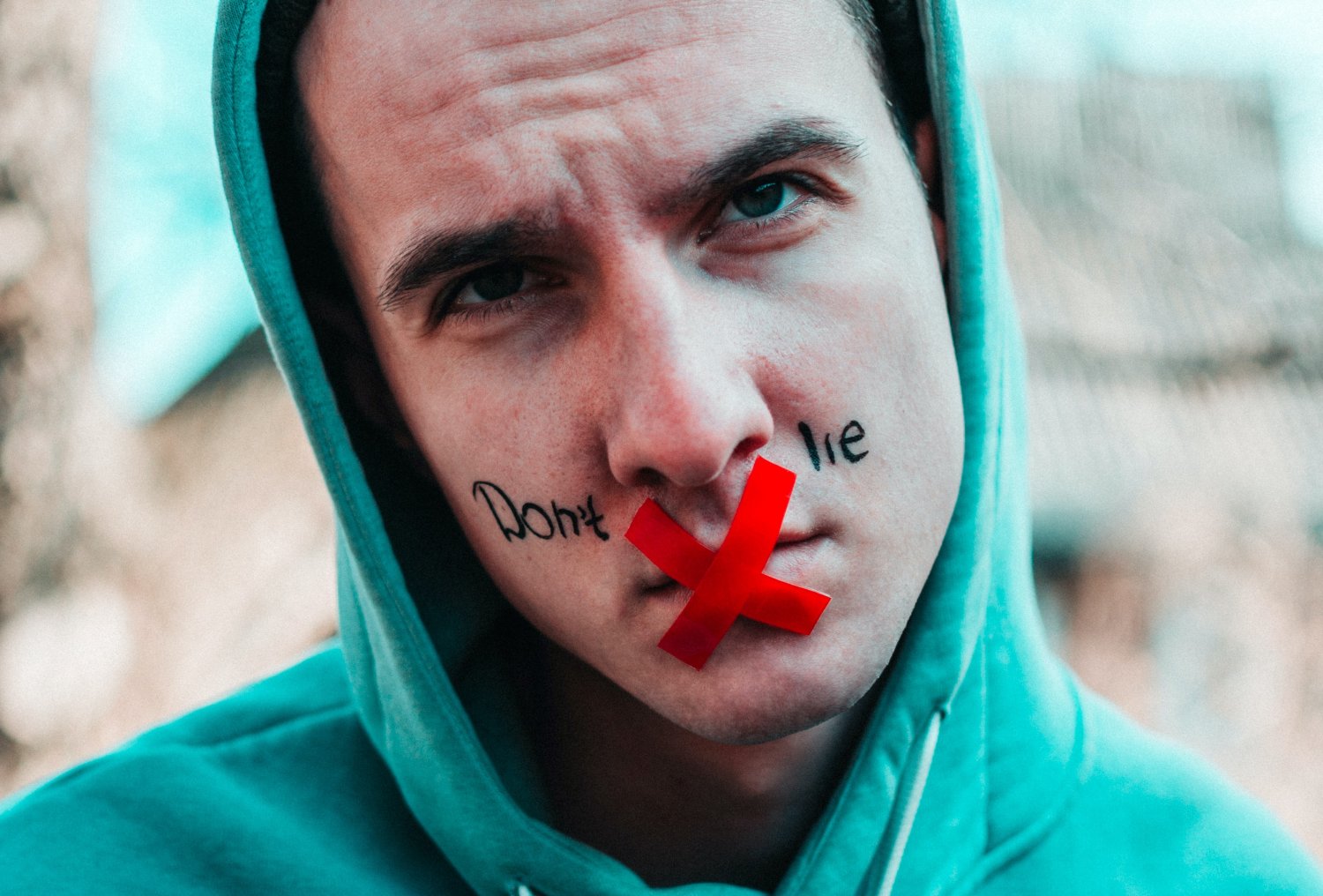 Polacy statystycznie kłamią raz dziennie