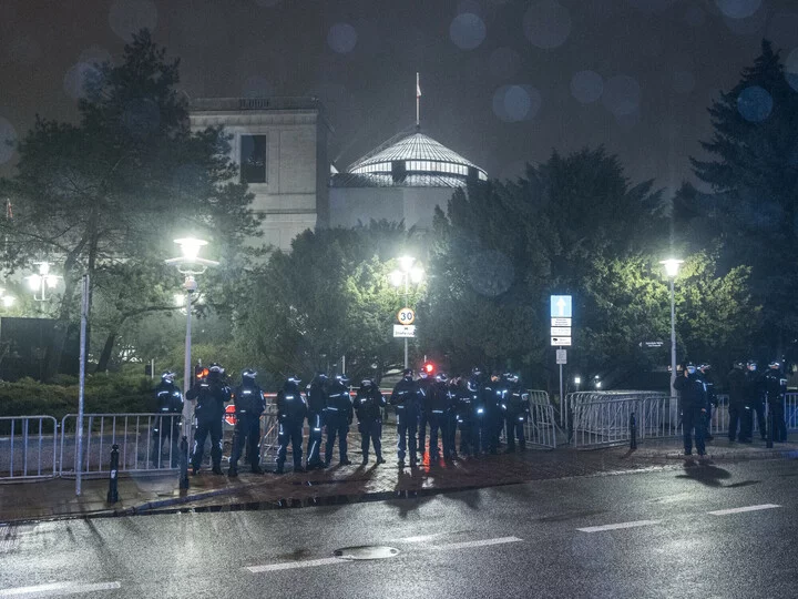 Miał grozić zamachem bombowym w Sejmie. Były kandydat Konfederacji zatrzymany!