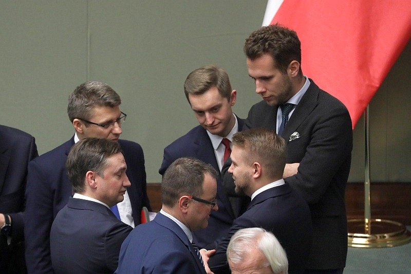 Zakończyło się zebranie Solidarnej Polski na temat współpracy z PiS. Zakończyło się zebranie Solidarnej Polski na temat współpracy z PiS.