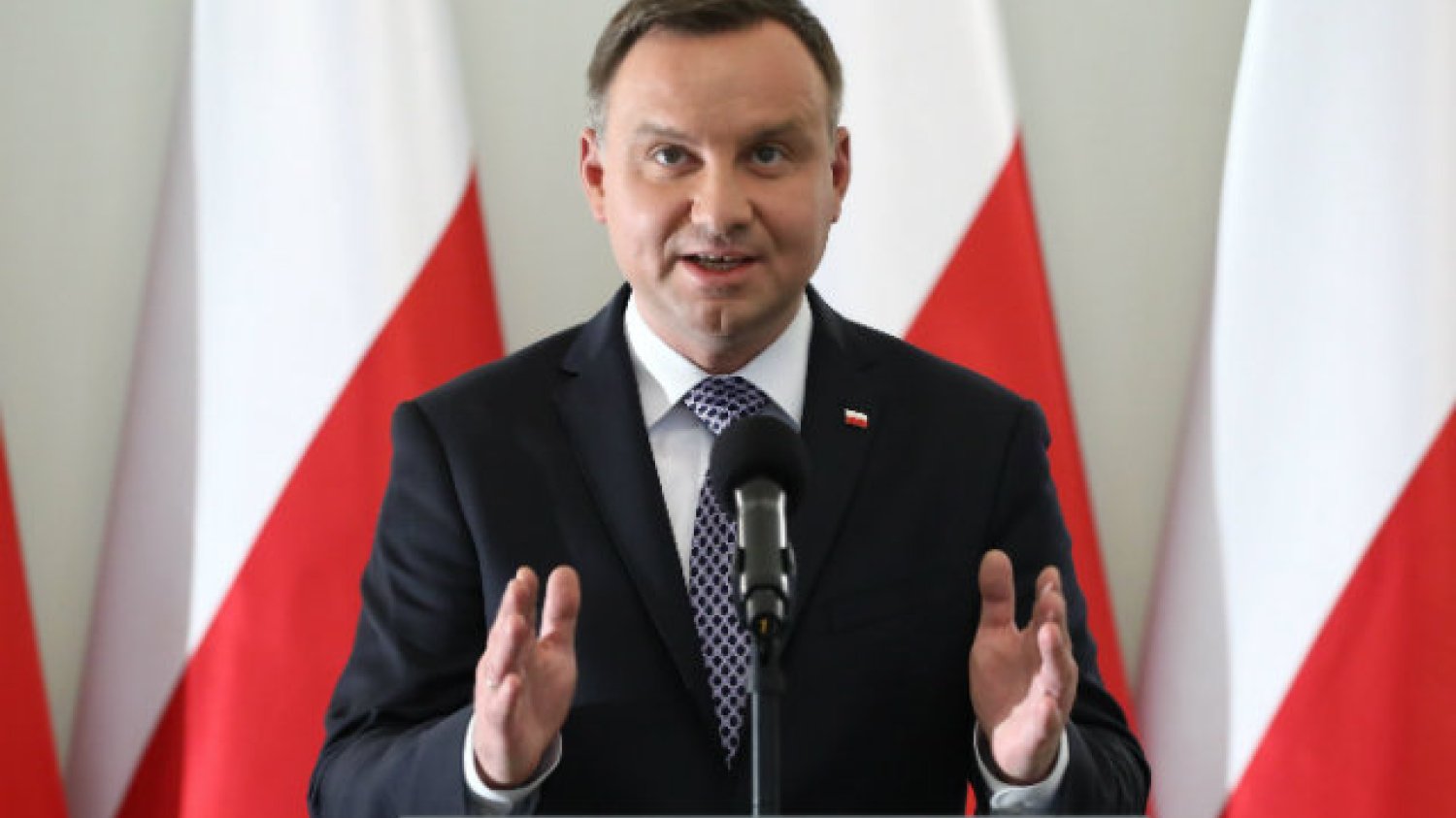 Andrzej Duda podczas oświadczenia po konsultacjach międzypartyjnych dotyczących jego pomysłów na reformy sądownictwa w Polsce.