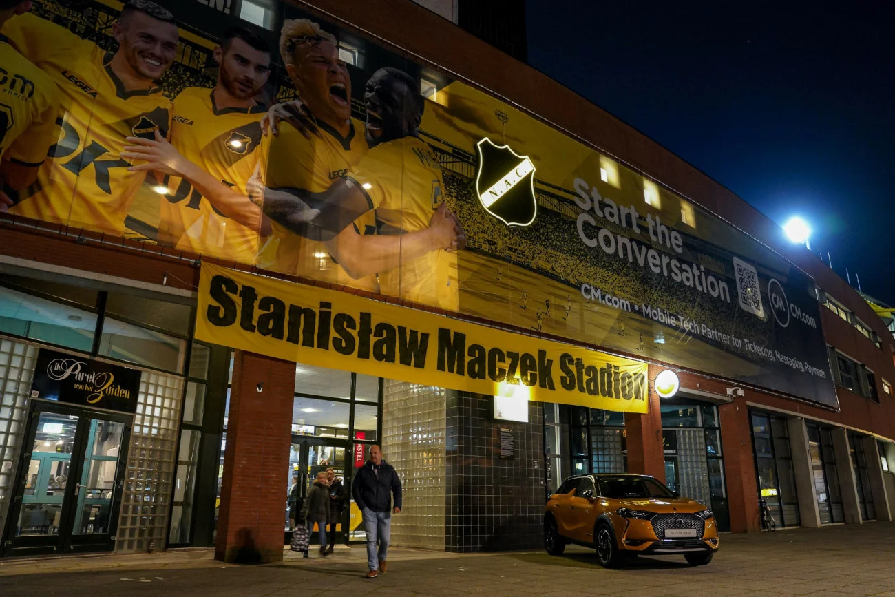Wejście na stadion NAC Breda, tego dnia noszącego szczególną nazwę, z mocnym, polskim akcentem.