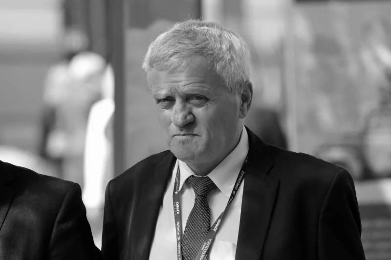Nie żyje zakażony koronawirusem Stanisław Kogut. Przyczyną śmierci zawał serca.