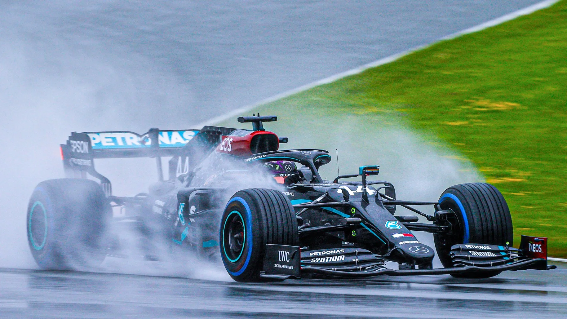 Mercedes-AMG Petronas może wkrótce przebudować skład. Na celowniku potęgi F1 znaleźli się Max Verstappen i George Russell. Mercedes-AMG Petronas może wkrótce przebudować skład. Na celowniku potęgi F1 znaleźli się Max Verstappen i George Russell