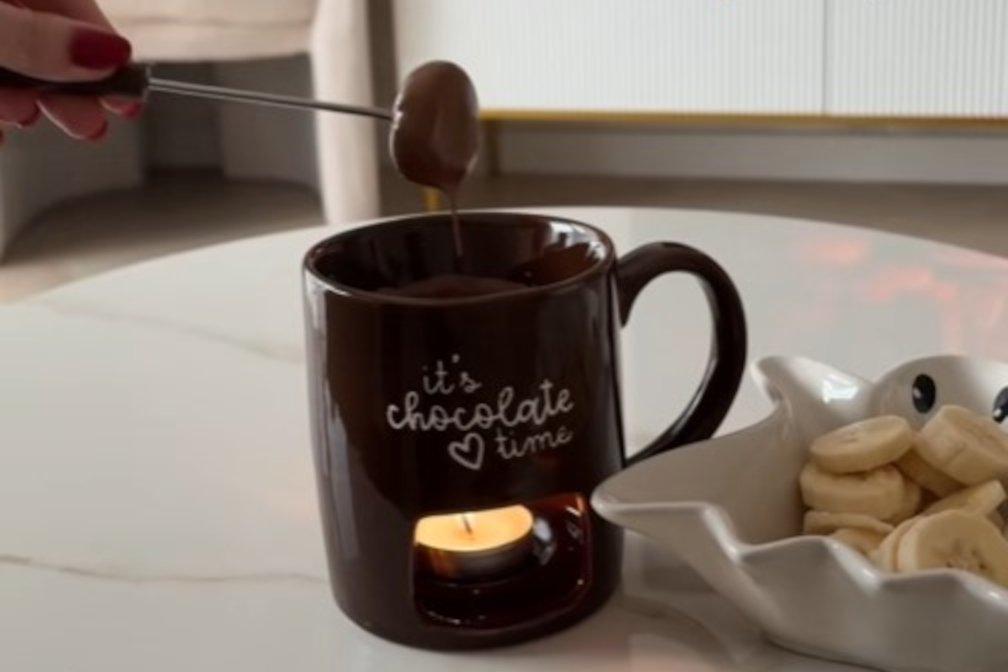 Kubek do czekoladowego fondue to hit Action. Jak się go używa?