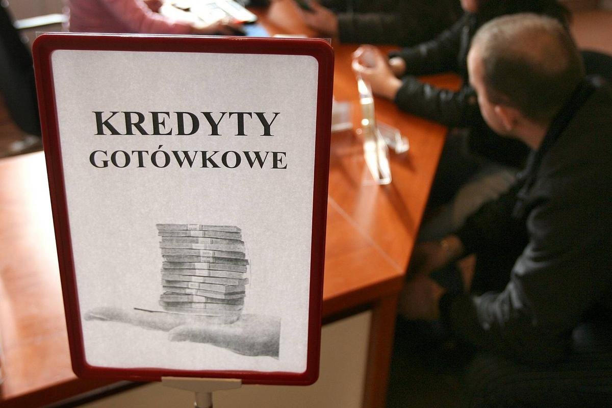 KNF przypomina, że wszystkie reklamy kredytów konsumenckich powinny zawierać dokładne dane o ich kosztach