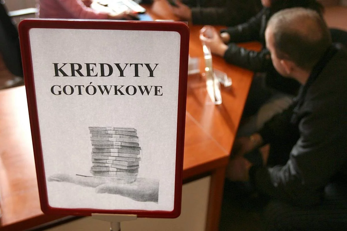 KNF przypomina, że wszystkie reklamy kredytów konsumenckich powinny zawierać dokładne dane o ich kosztach
