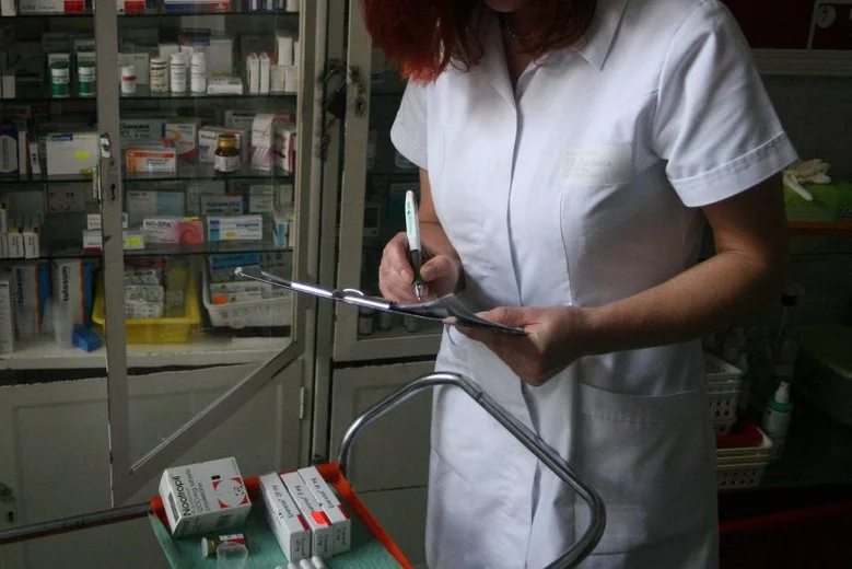 W szpitalach może zabraknąć antybiotyków, które są niezbędne np. przy leczeniu zapalenia płuc.