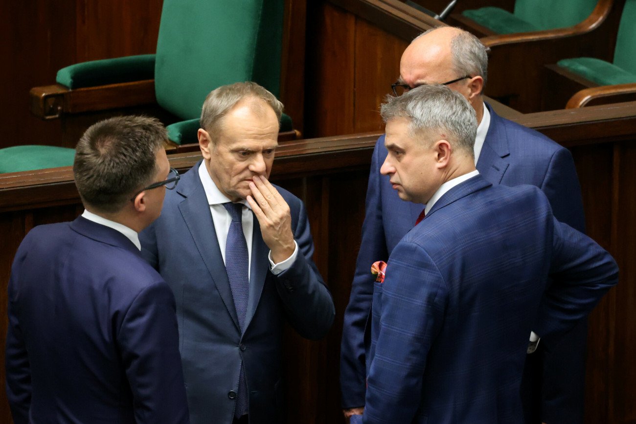 Rząd traci poparcie – wykazał sondaż CBOS.