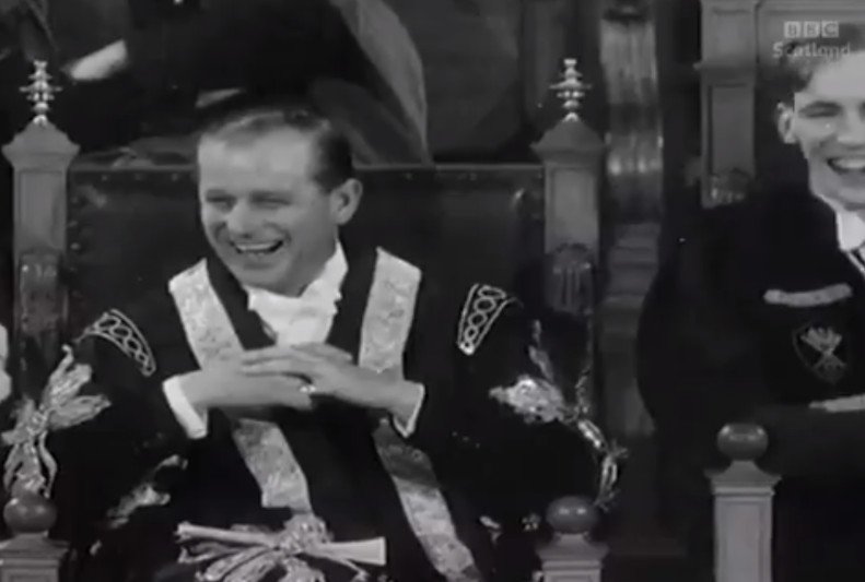 Czarno-biały materiał w brytyjskiej stacji. Czy książę Filip nie żyje?